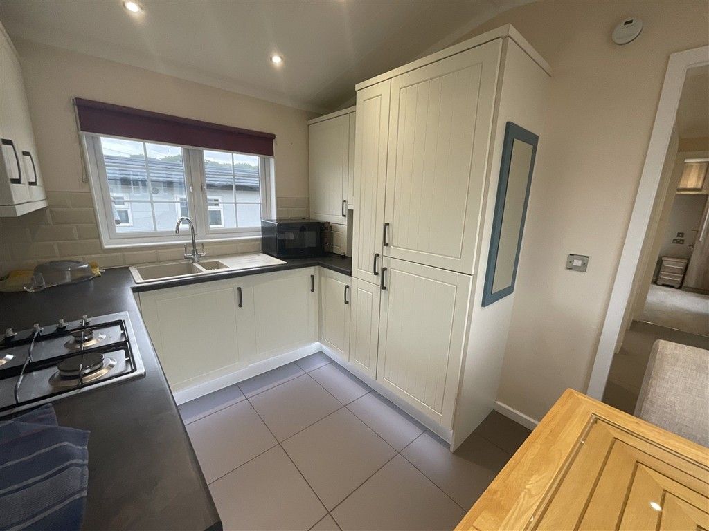 Property photo 1 of 8 Kitchen