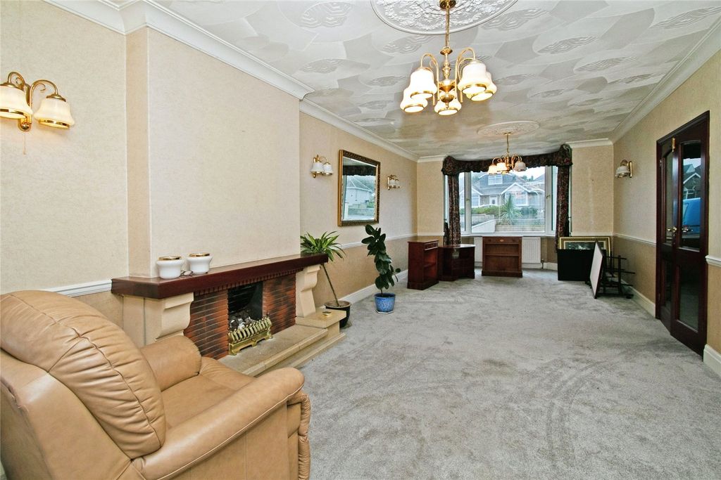 Property photo 2 of 34 Lounge