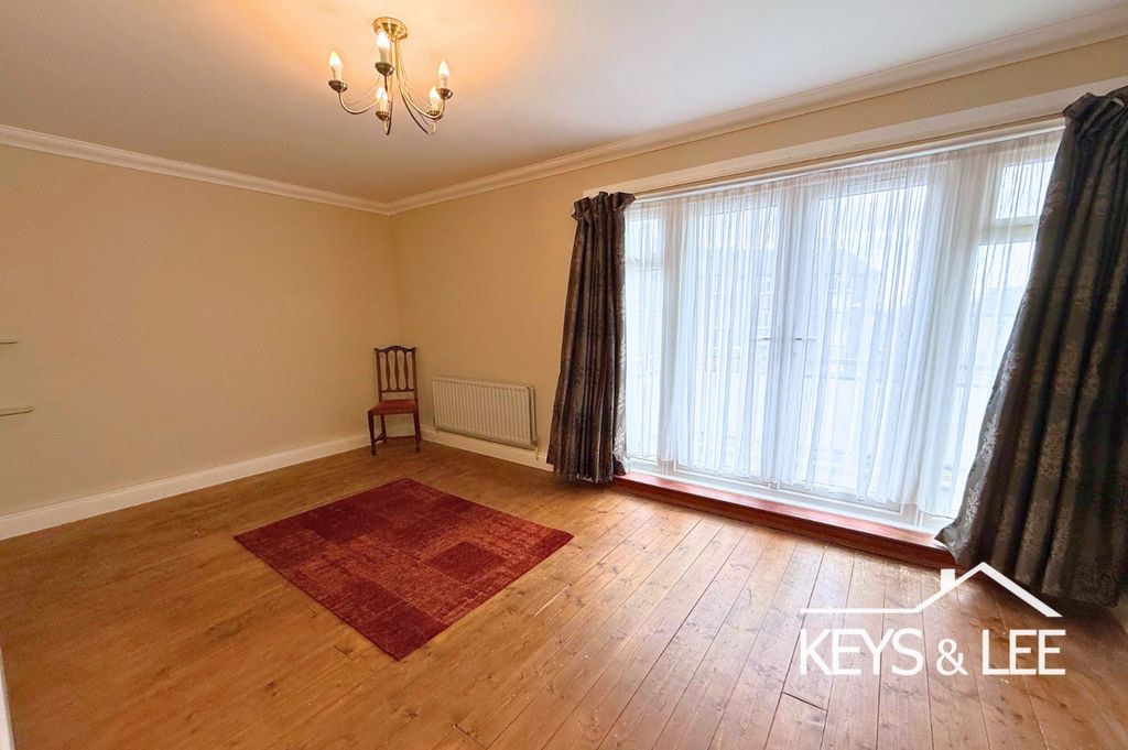 Property photo 2 of 12 4520295