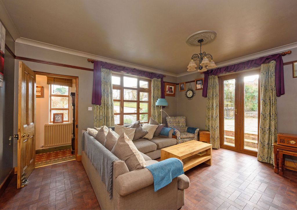 Property photo 2 of 33