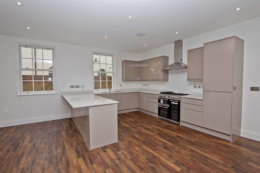 Property photo 3 of 13 Kitchen 1