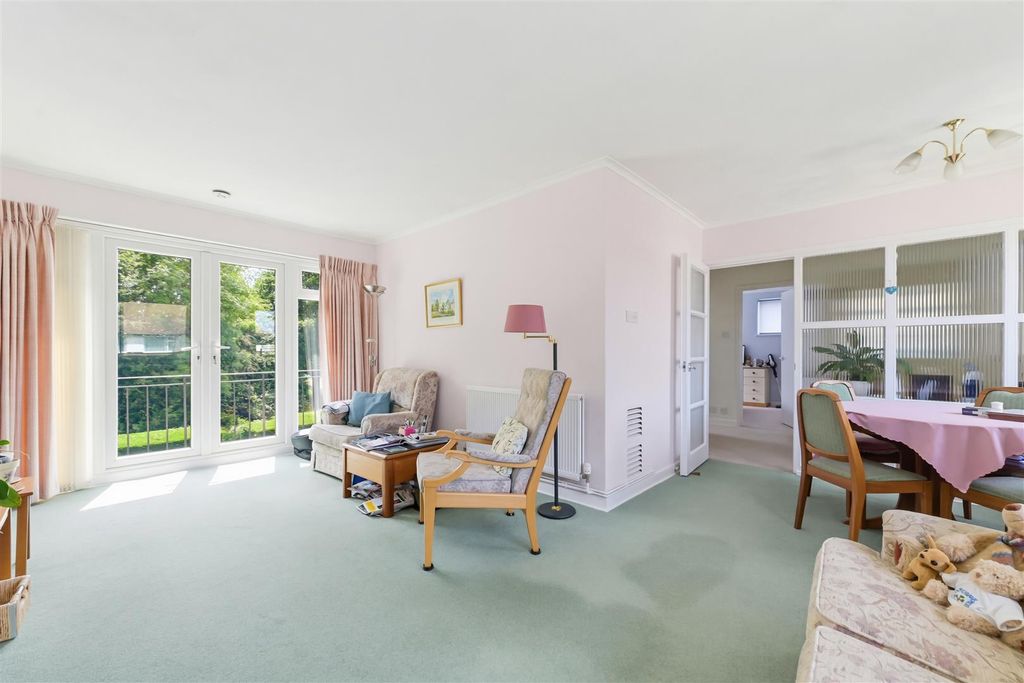 Property photo 2 of 14 Courtlands Cresent 46-11.Jpg