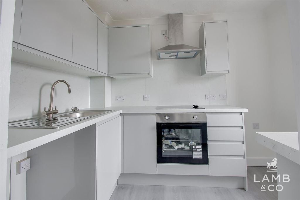 Property photo 2 of 10 Kitchen