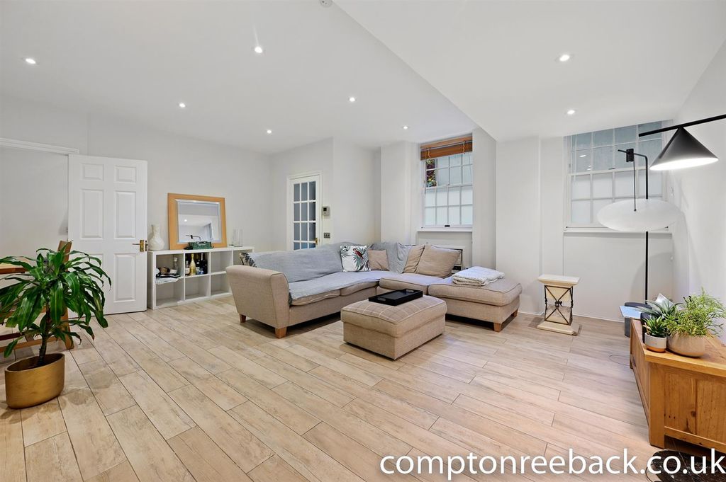 Property photo 1 of 10 Cr - 89 South Lodge - Rec 1.Jpg