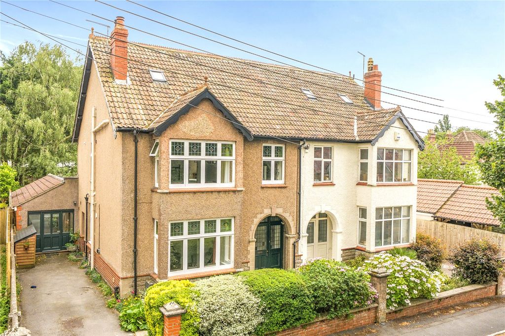 Property photo 1 of 27 Picture No. 32