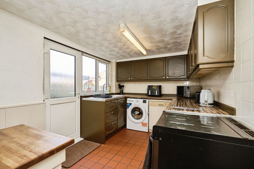 Property photo 2 of 15 Kitchen