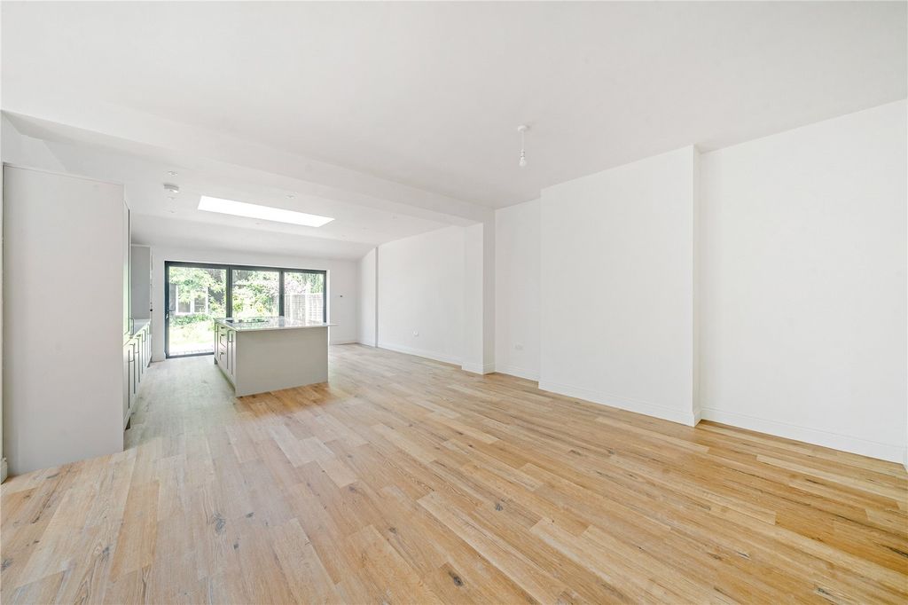 Property photo 3 of 21 Picture No. 06