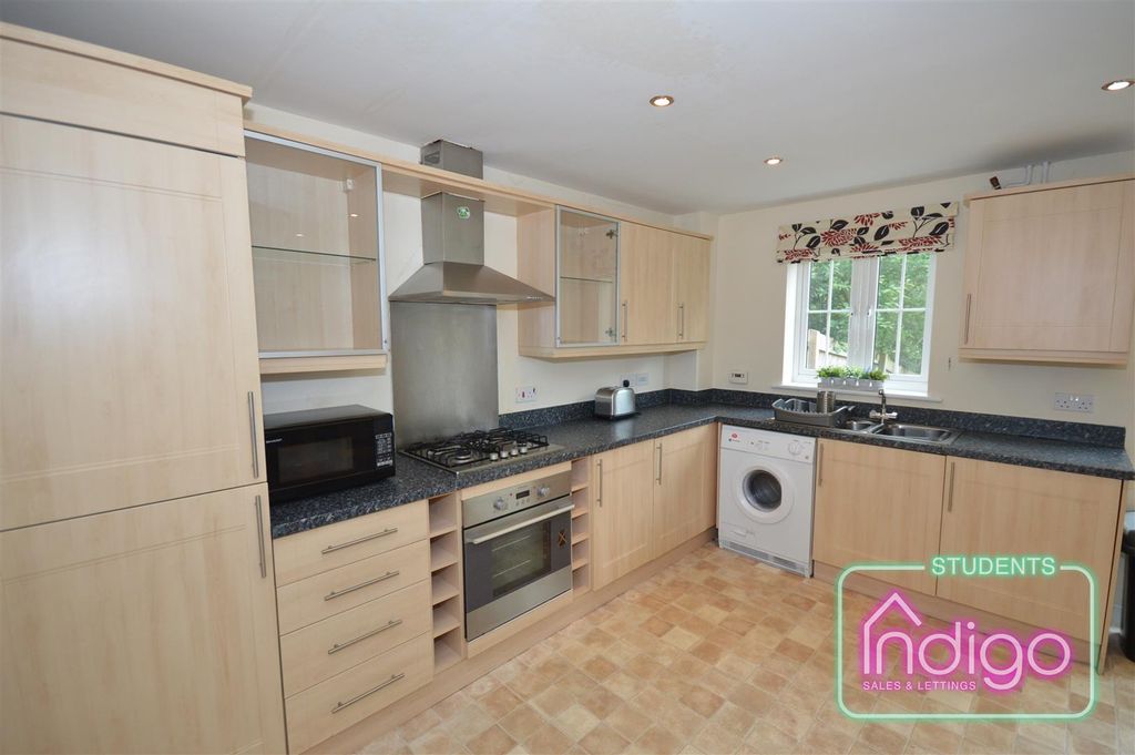 Property photo 3 of 18 9 Chervil Close (15).Jpg