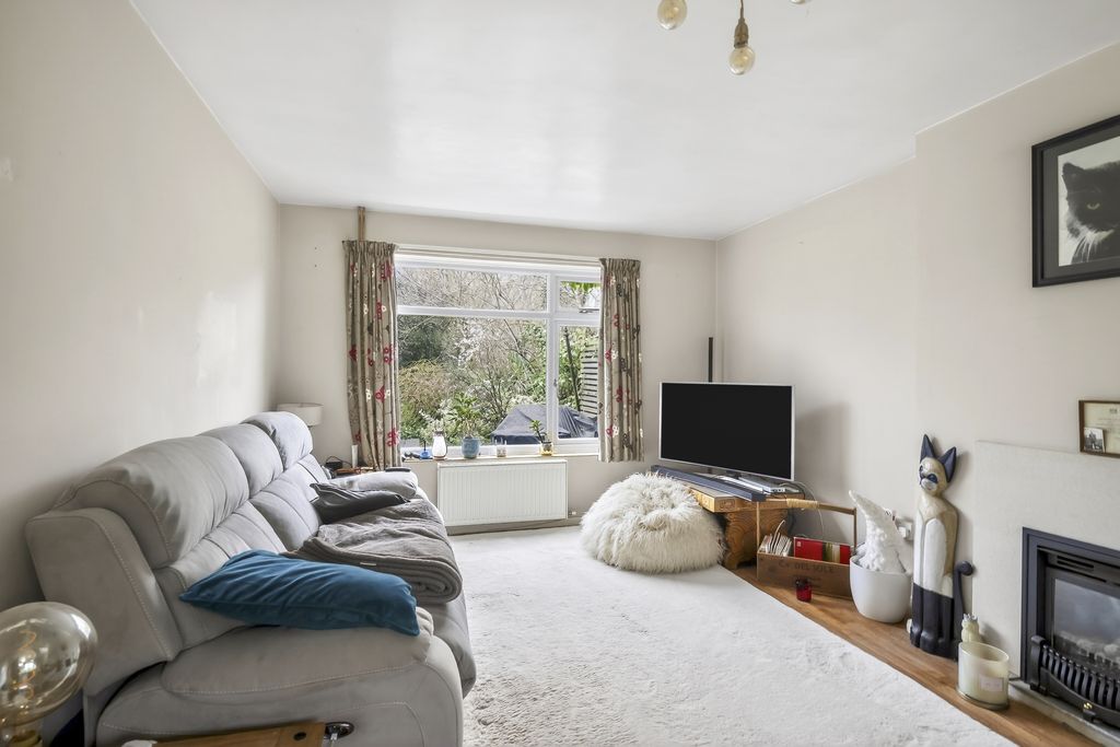 Property photo 2 of 16 Sitting Room