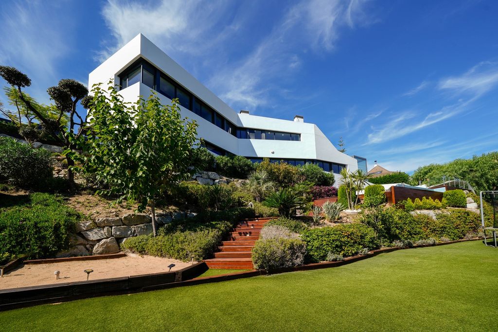 Property photo 2 of 50