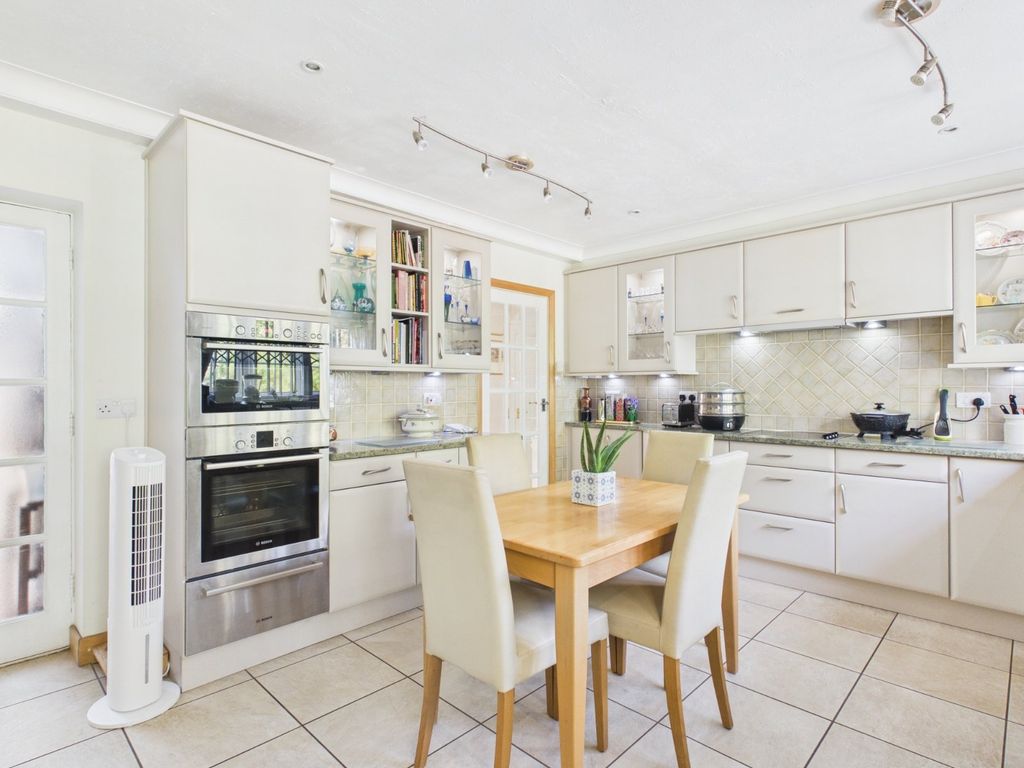 Property photo 3 of 25 Kitchen