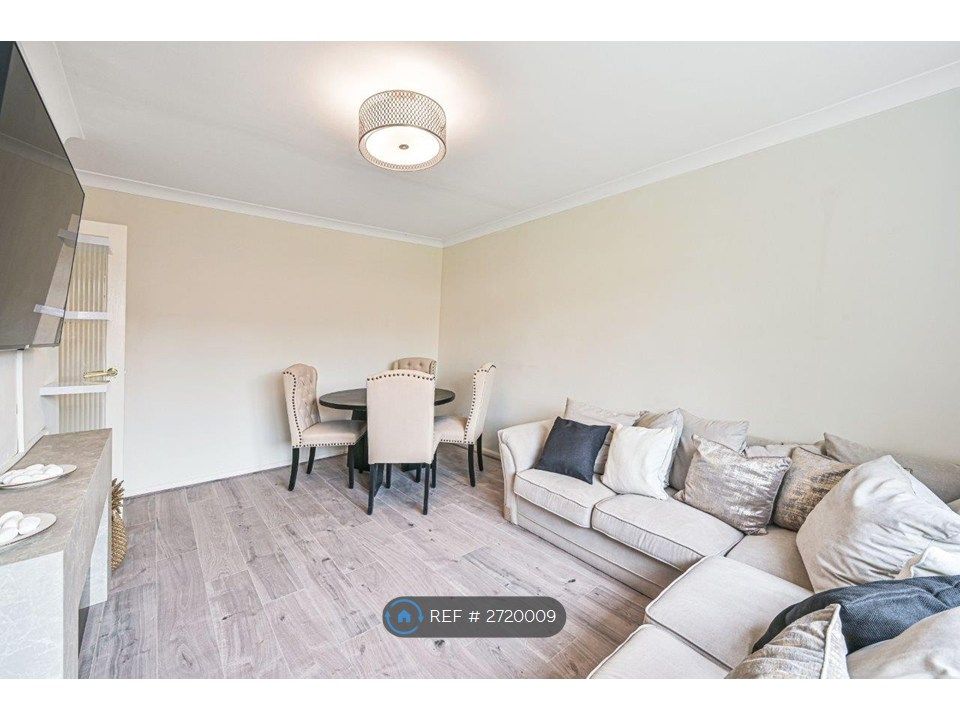 Property photo 3 of 14 Living Room