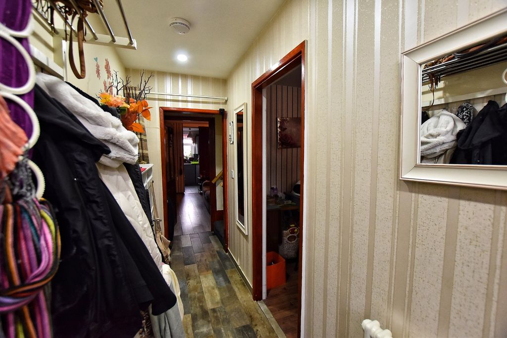 Property photo 2 of 10 Entrance Hall