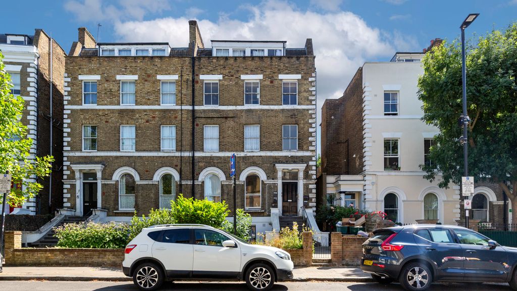 Property photo 1 of 11 Flat E, 11 Aubert Park, Highbury, London, N5 1Tl
