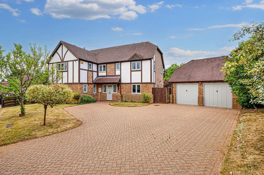 Property photo 1 of 32