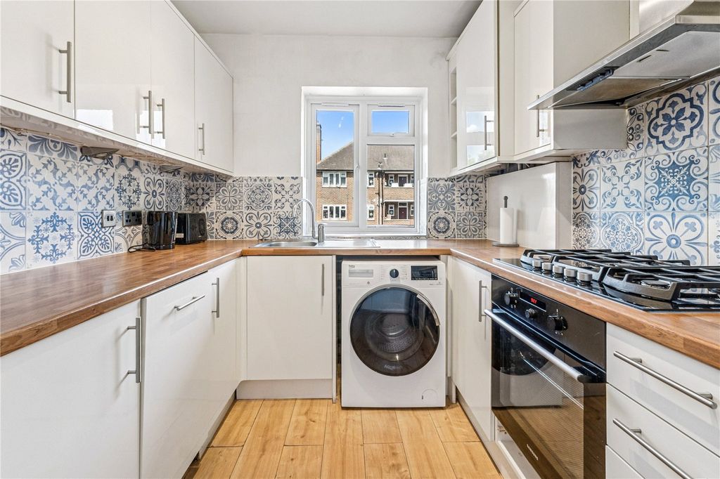Property photo 2 of 8 Kitchen