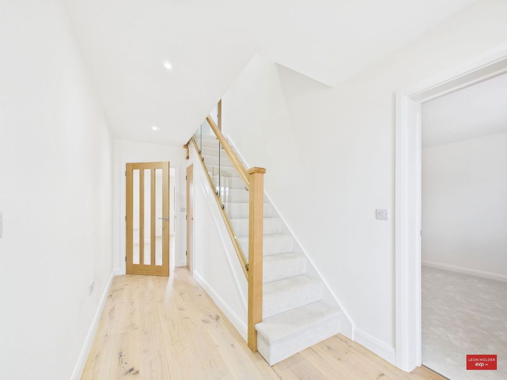 Property photo 2 of 32