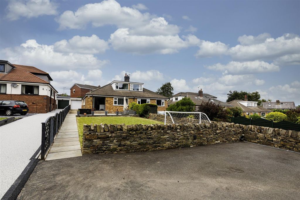 Property photo 1 of 32