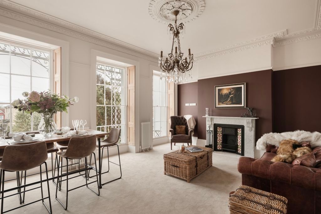 Property photo 1 of 17 Sitting Room