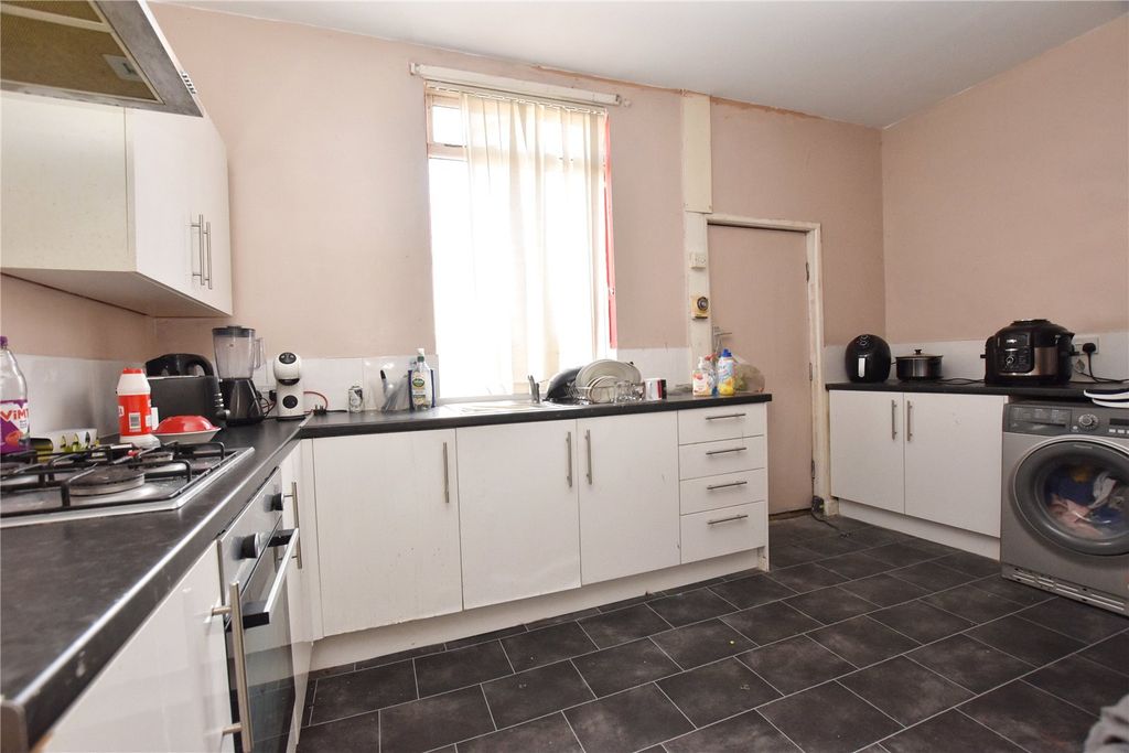 Property photo 2 of 8 Picture No. 13