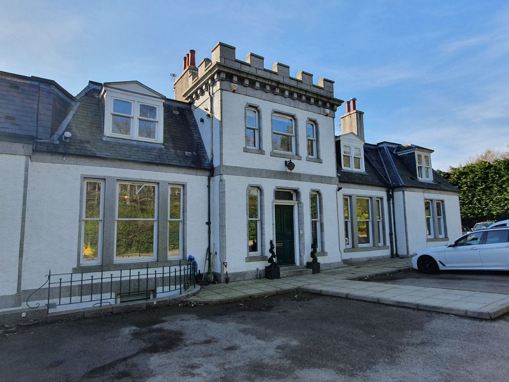 Property photo 2 of 27 Front Exterior