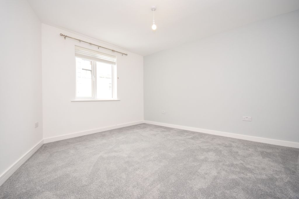 Property photo 3 of 6 Bedroom