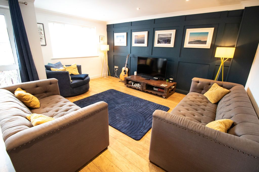 Property photo 2 of 22 Lounge
