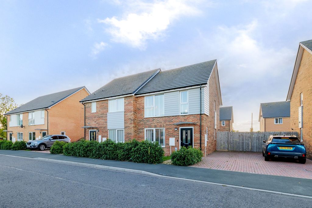 Property photo 1 of 17 External