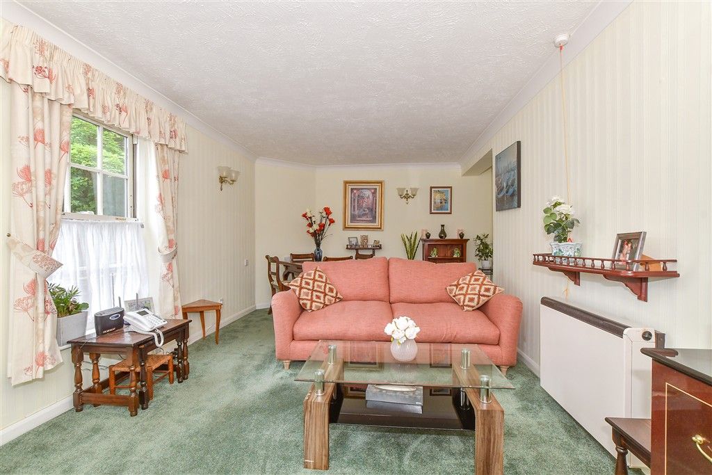 Property photo 3 of 9 Lounge/Diner