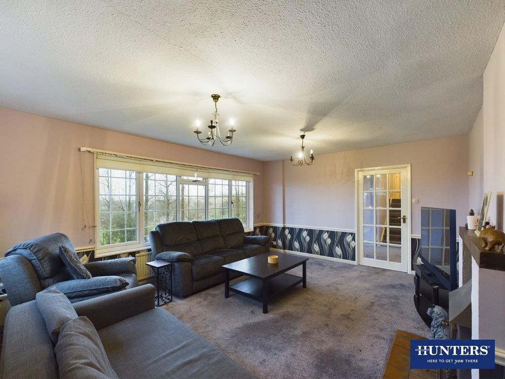 Property photo 3 of 35 Living Room