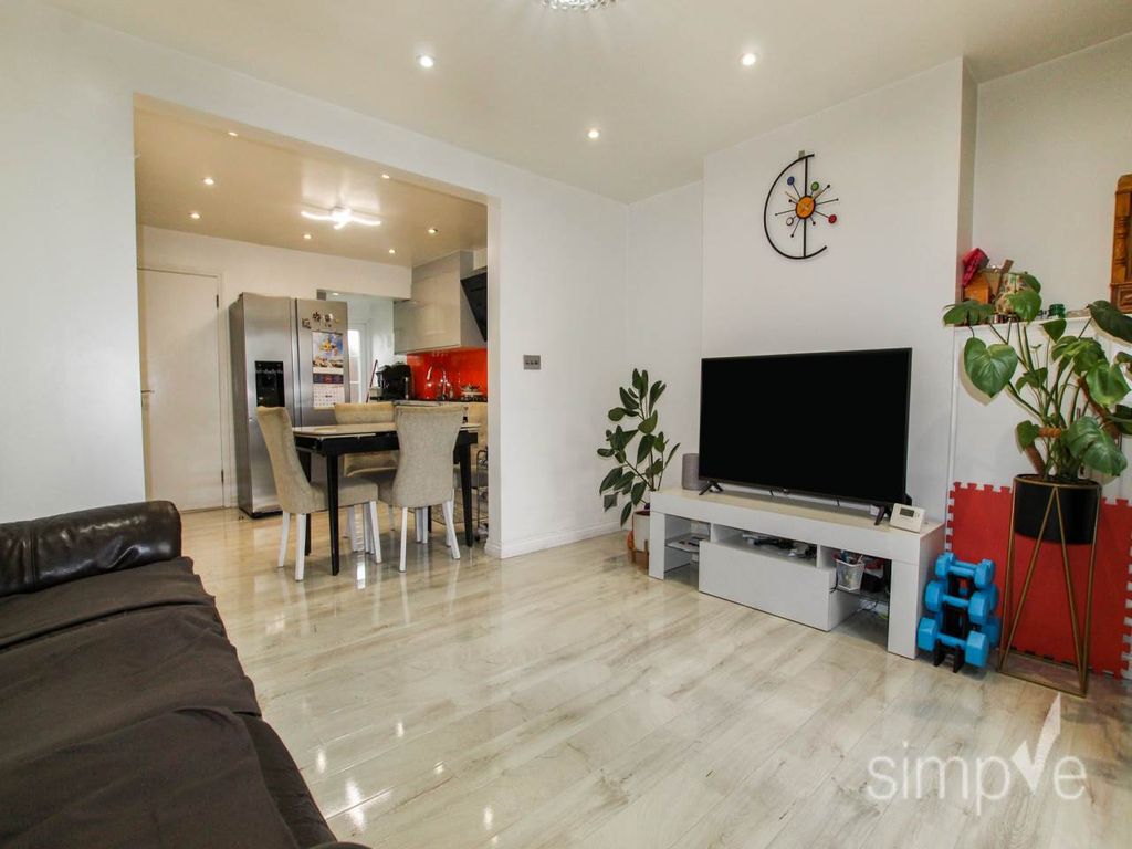 Property photo 2 of 16 Img_2805