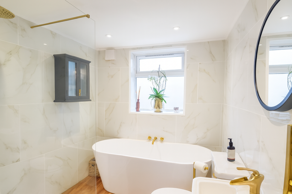 Property photo 1 of 14 Bathroom