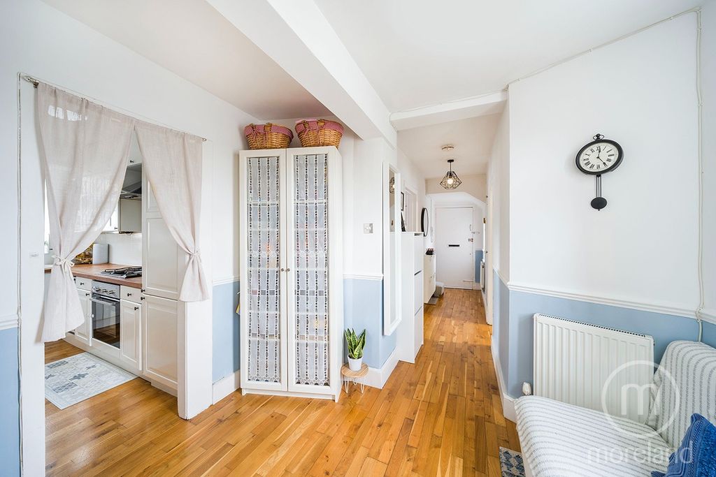 Property photo 2 of 10 4866883