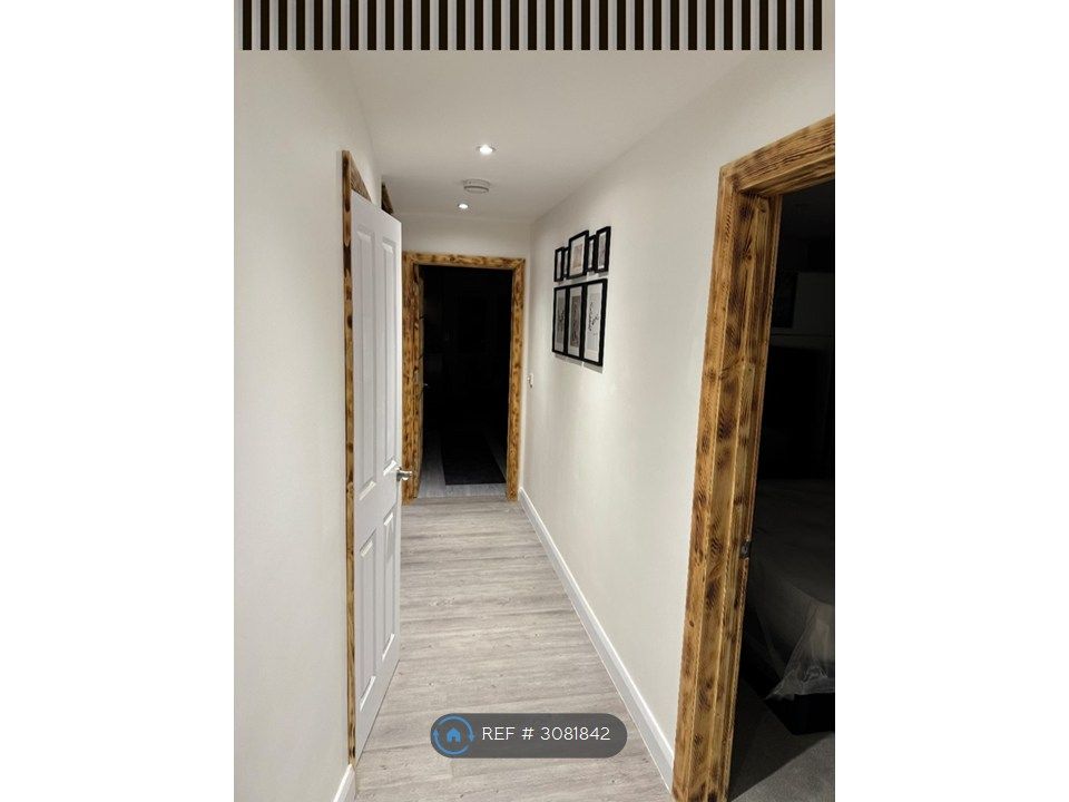 Property photo 2 of 17 Hallway