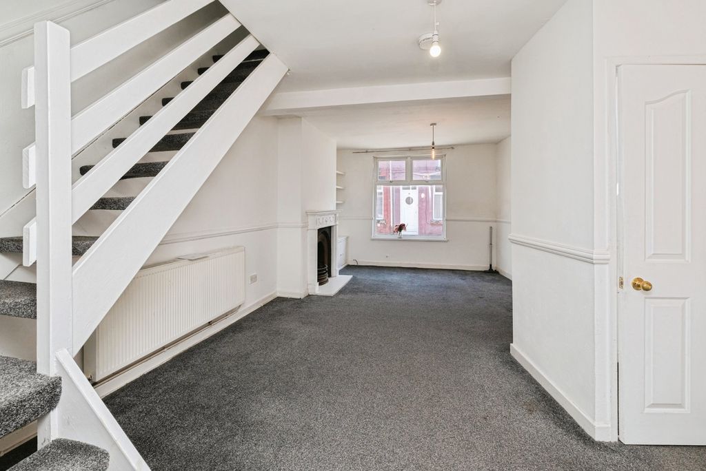 Property photo 3 of 19 Pbox-Img.Jpg