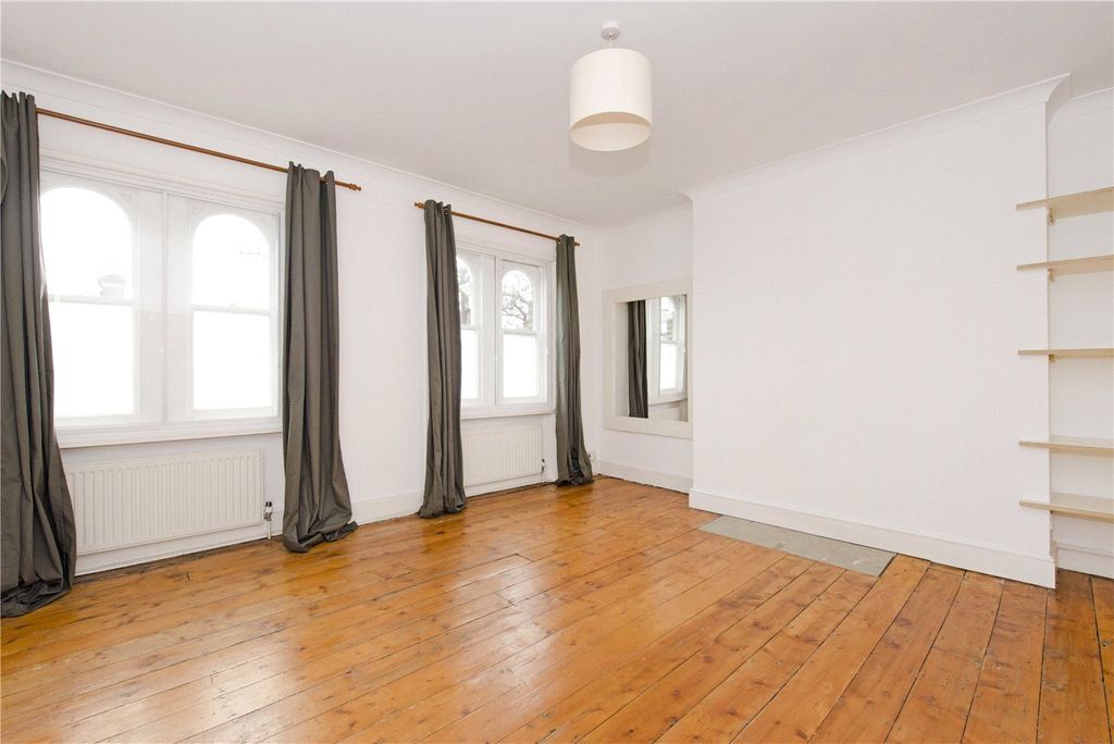 Property photo 2 of 10