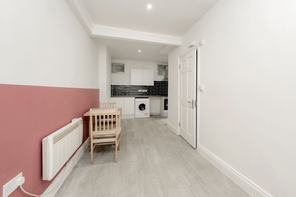 Property photo 1 of 5 3A66 Warwick Rd_3A66 Warwick Rd-4715.Jpg
