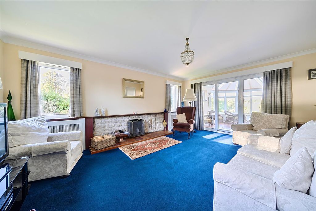 Property photo 2 of 19 Sitting Room