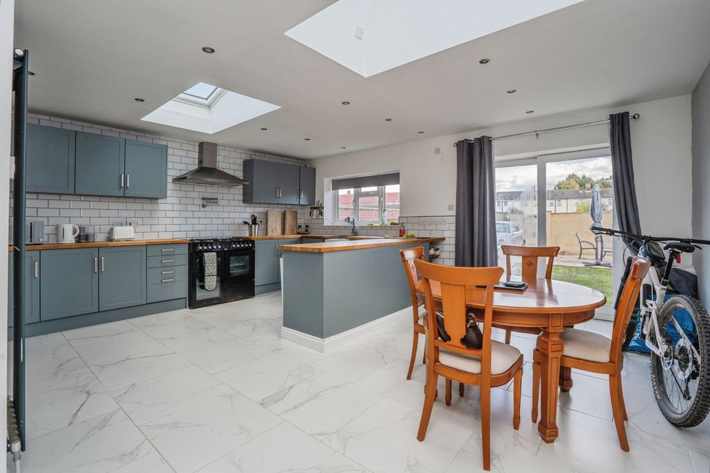 Property photo 2 of 16 Pbox-Img.Jpg