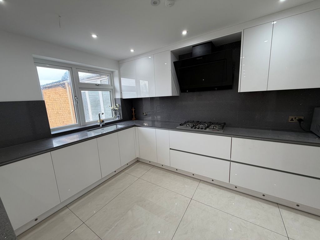 Property photo 2 of 11 Front