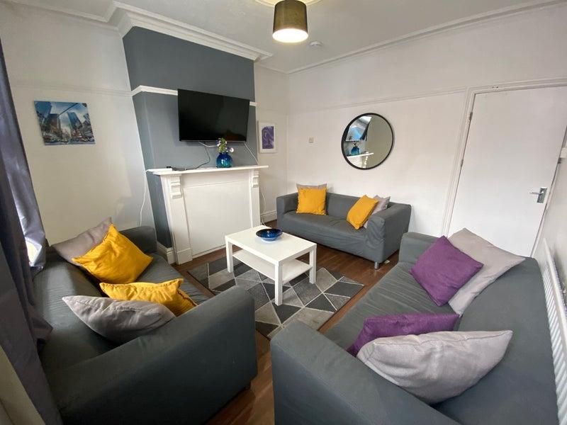 Property photo 1 of 9 Cover