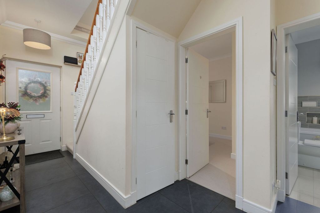 Property photo 3 of 48