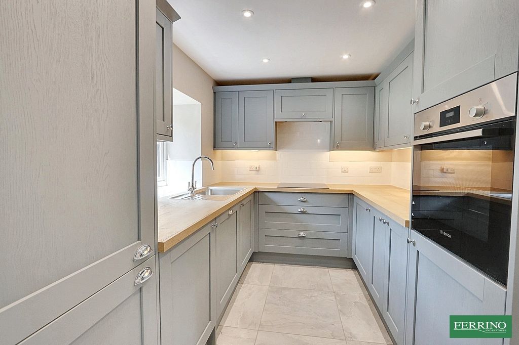 Property photo 3 of 25 Kitchen