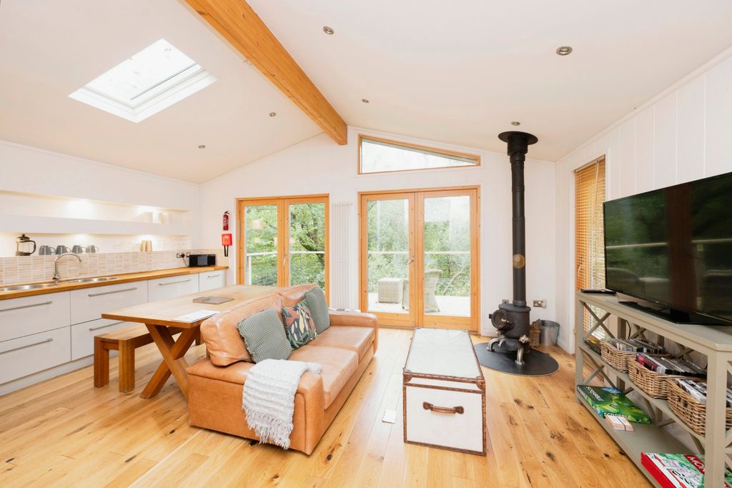 Property photo 3 of 17 Open Plan
