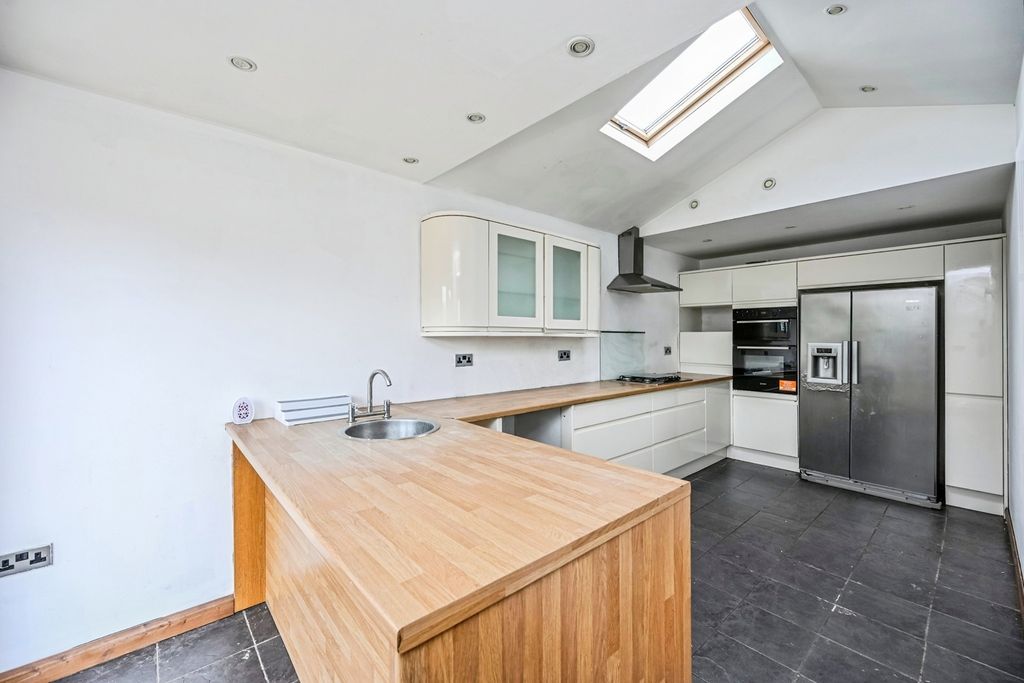 Property photo 2 of 8 Kitchen/Dining Room