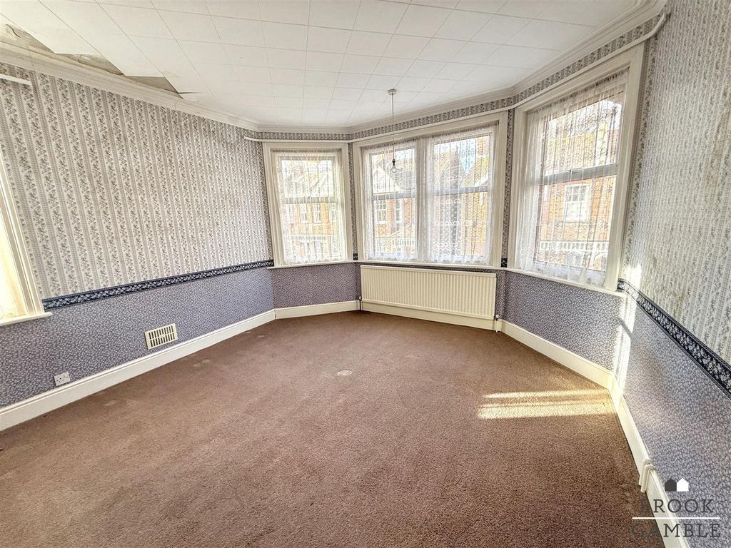 Property photo 3 of 17 01323 438506