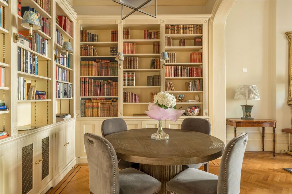 Property photo 3 of 17 Dining Area