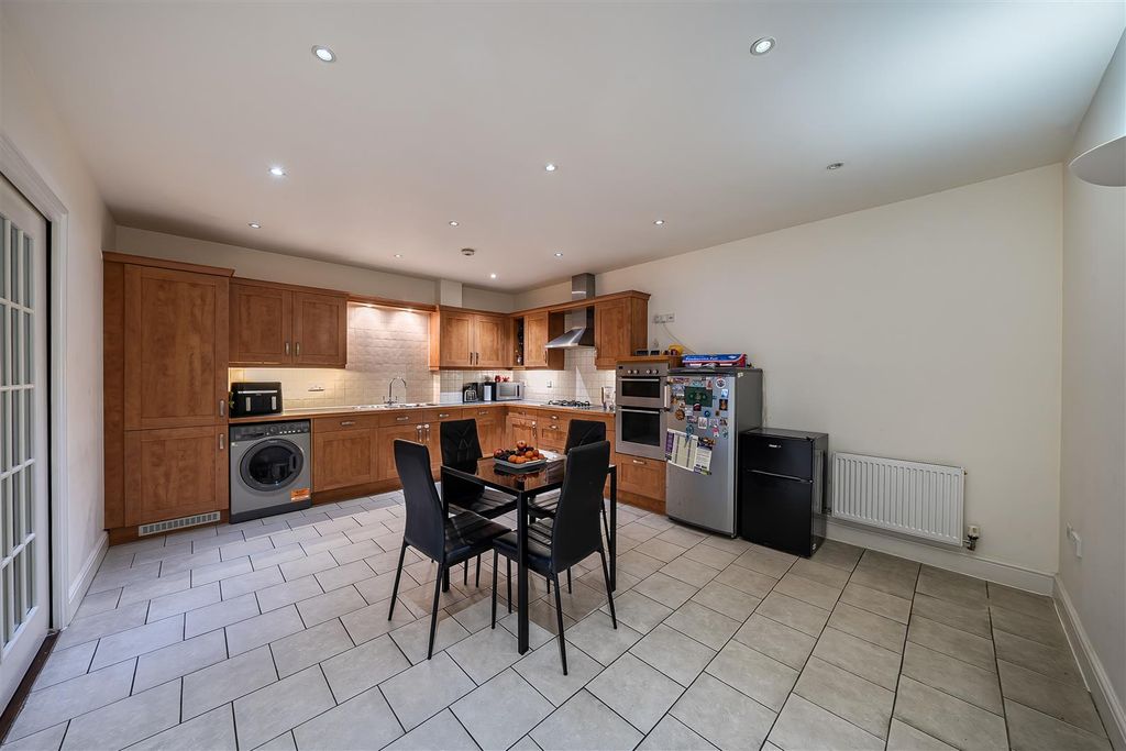 Property photo 3 of 20 Marsh Road