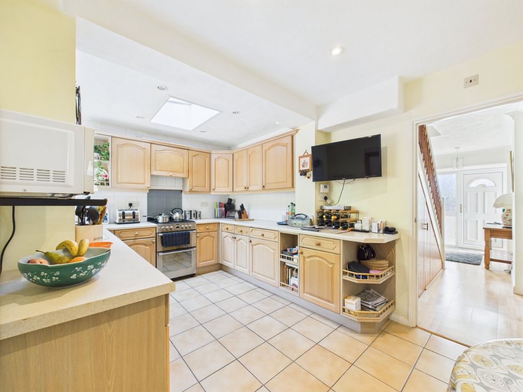Property photo 3 of 29 Kitchen/Breakfast