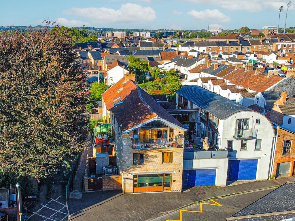 Property photo 1 of 9 4826411